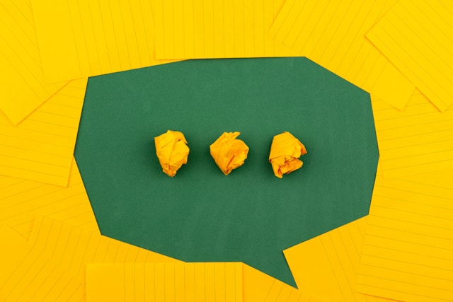 Text bubble made of yellow notecards